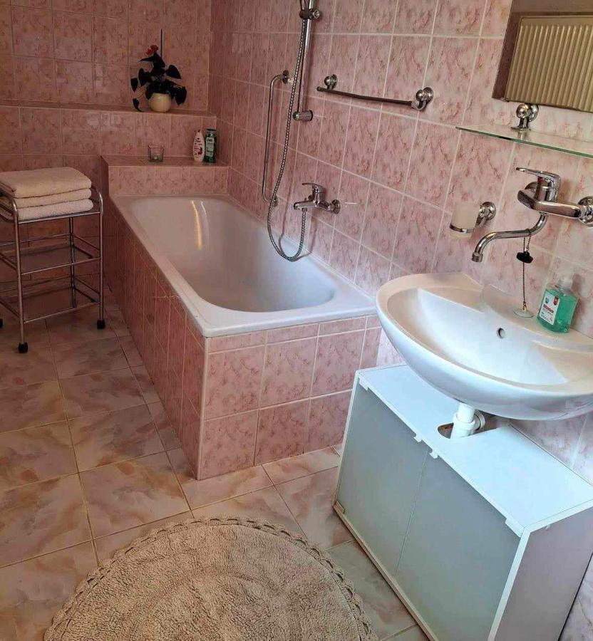 Apartman Pod Maliarkou Vychodna Ngoại thất bức ảnh